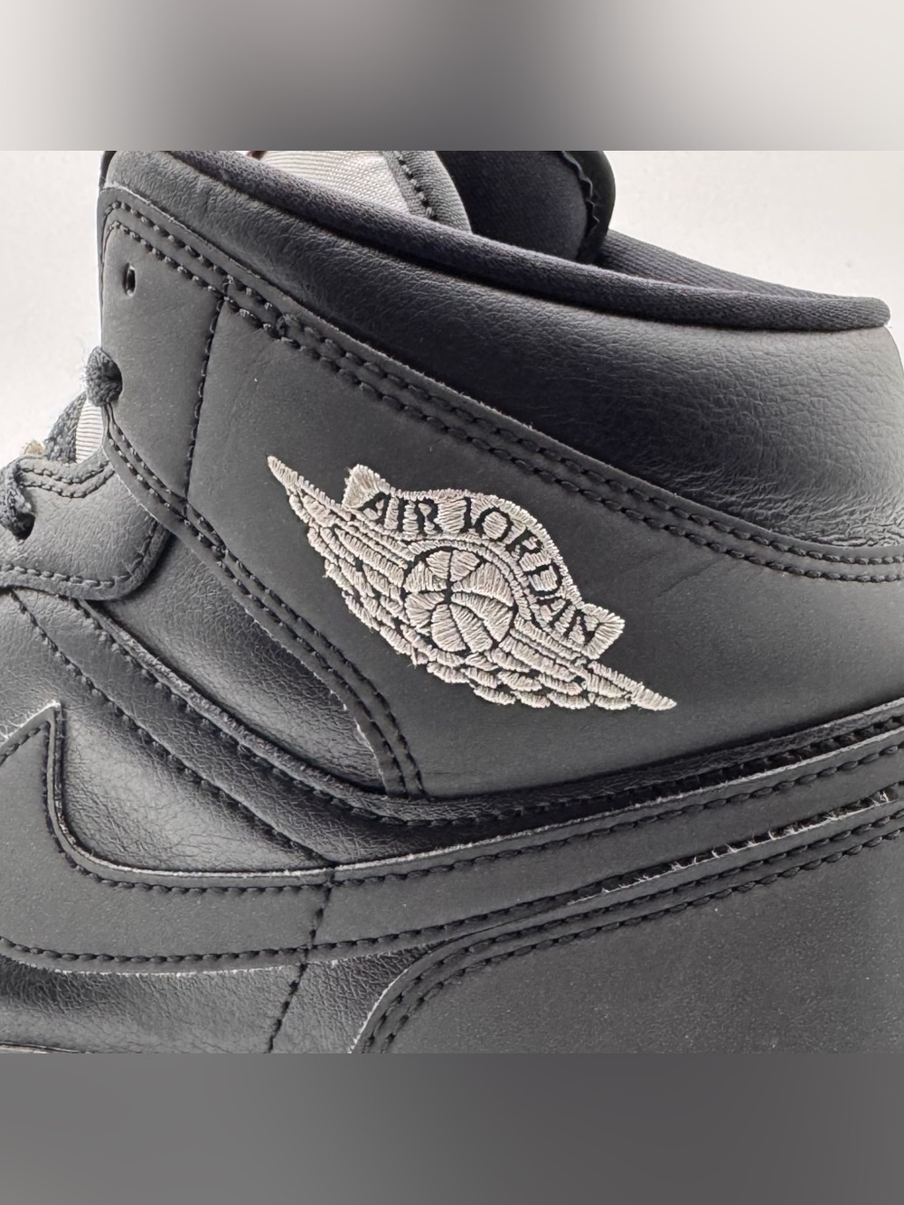 Air Jordan 1 Mid Black Light Smoke Grey Men s 11.5 HV5177-010 Sneakers - Picture 5 of 8
